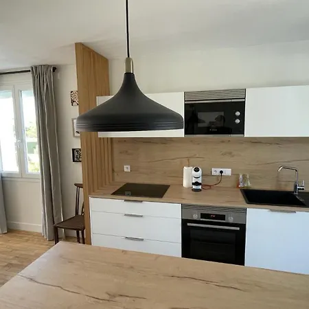 Maison De Cruckin *